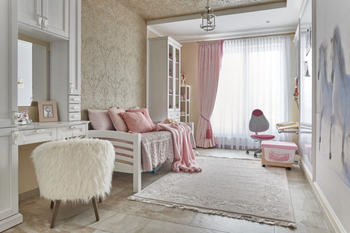 Intérieur de chambre dans les tons rose et beige