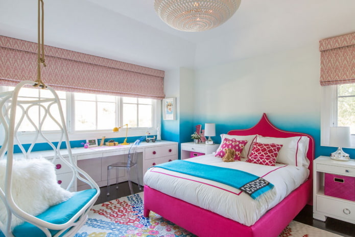 Intérieur de chambre dans les tons rose et bleu