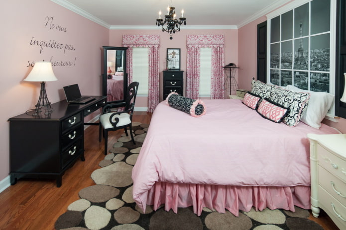 Intérieur de chambre noir et rose