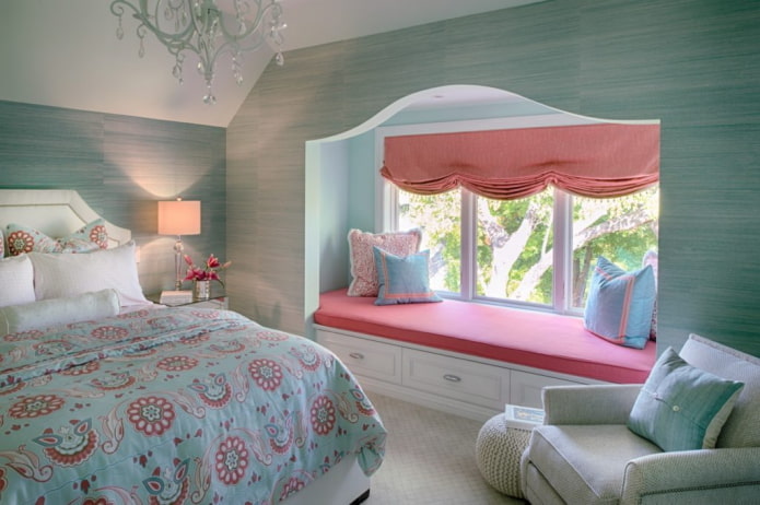 Intérieur de chambre dans les tons rose et menthe