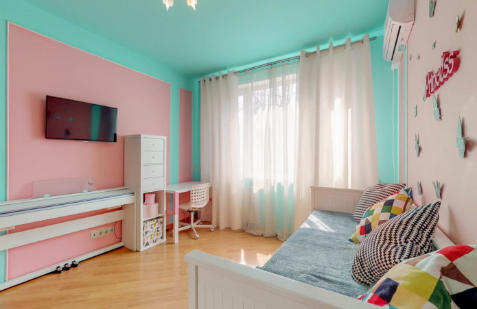 Intérieur de chambre dans les tons rose et menthe