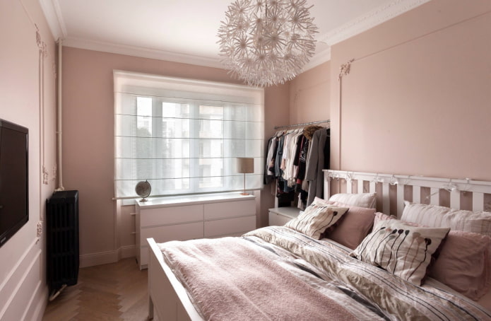 Intérieur de chambre dans les tons roses