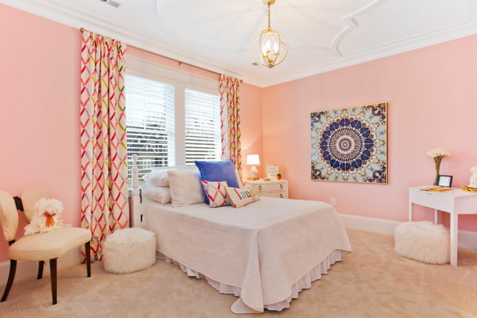 décoration intérieure de chambre dans des tons roses