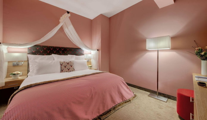 Éclairage intérieur de la chambre dans les tons roses