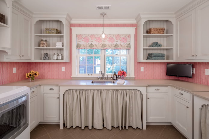 Papier peint rose dans la cuisine