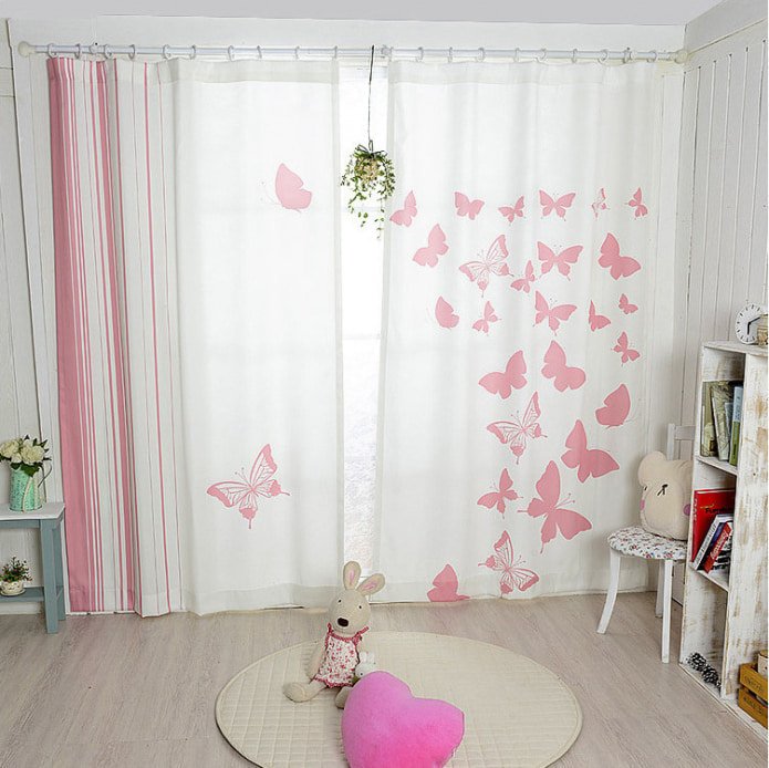 Papillons sur rideaux