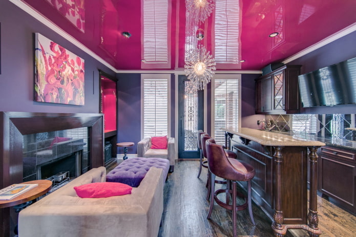 Plafond tendu rose à l'intérieur