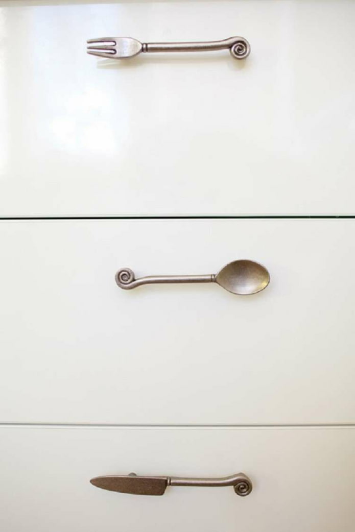 poignées en forme de couverts