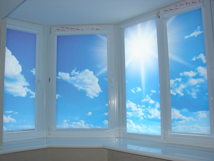 stores enrouleurs avec impression photo sur la loggia