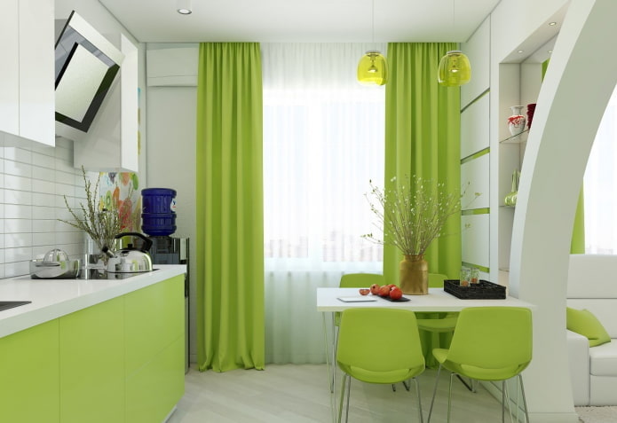 Rideaux dans la cuisine aux tons vert clair