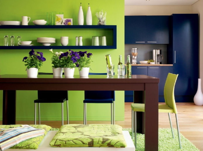 Intérieur de cuisine aux tons bleu-vert
