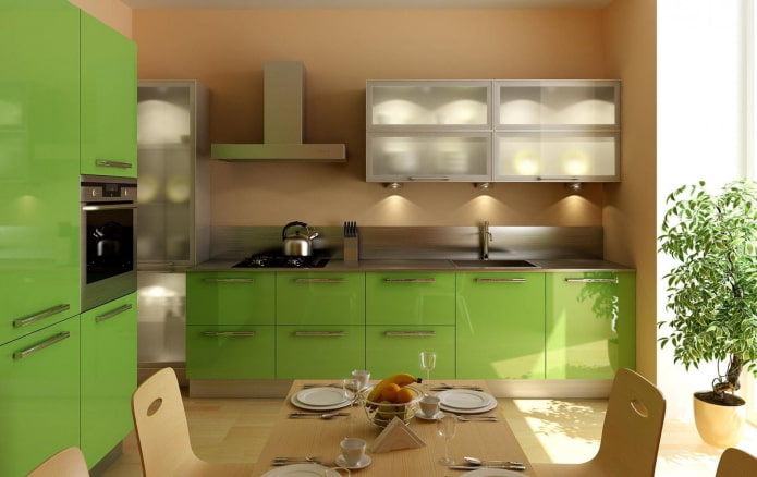 Intérieur de cuisine dans les tons beige et vert clair