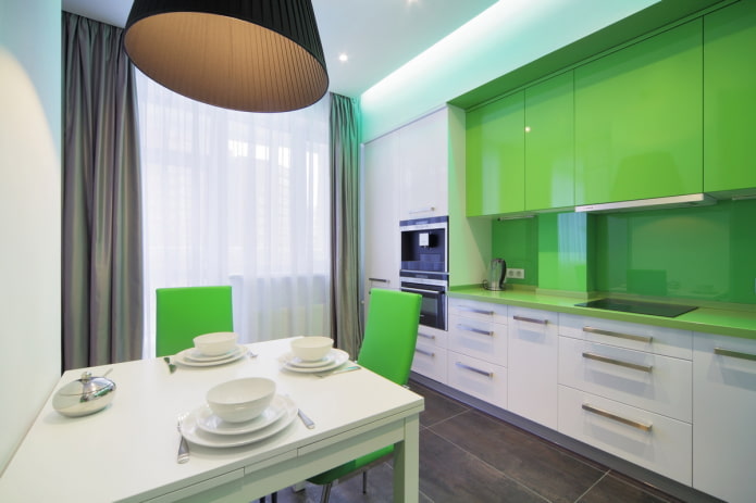 rideaux dans une cuisine aux tons verts