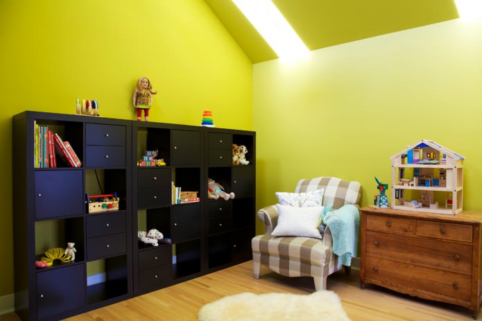 Murs vert salade dans la chambre de bébé