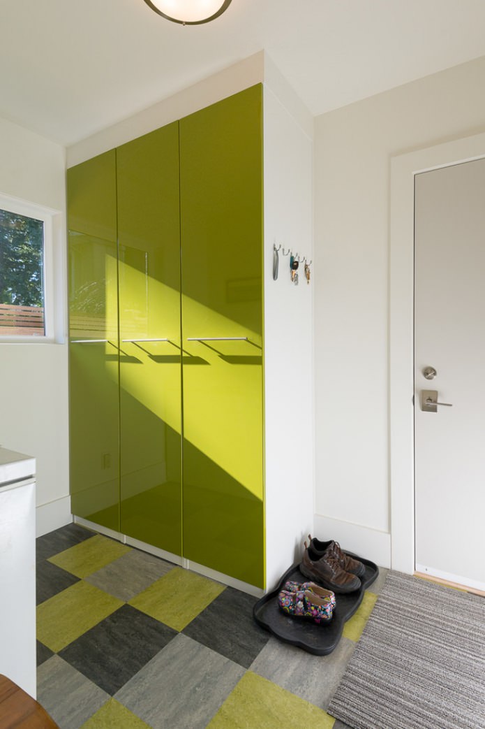 armoire aux façades vert salade