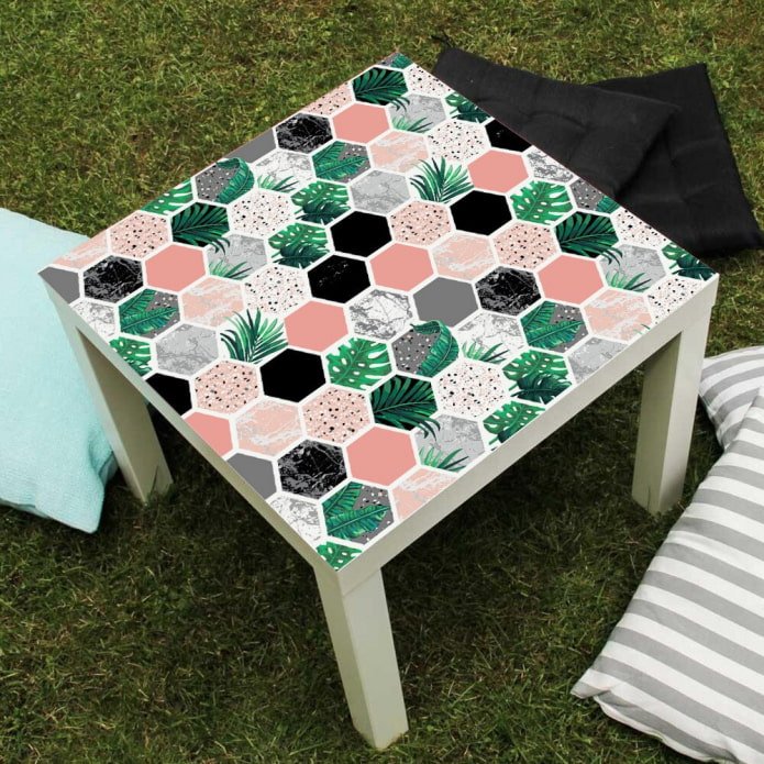 Autocollant sur la table