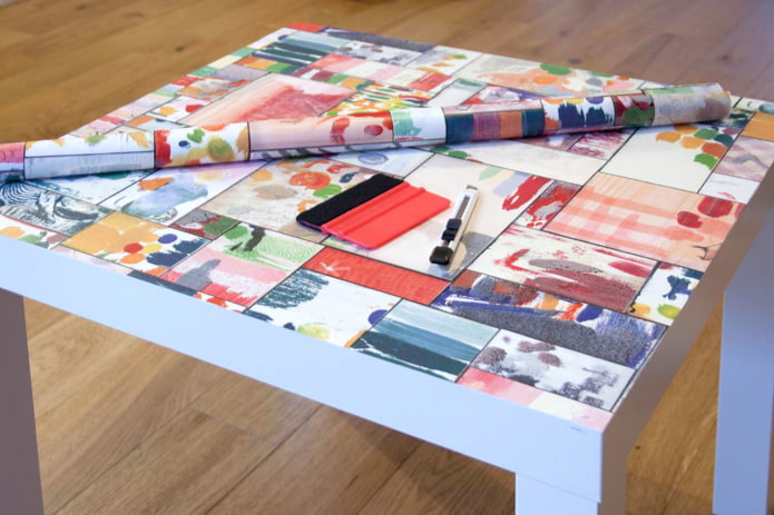 Autocollant sur la table LACK
