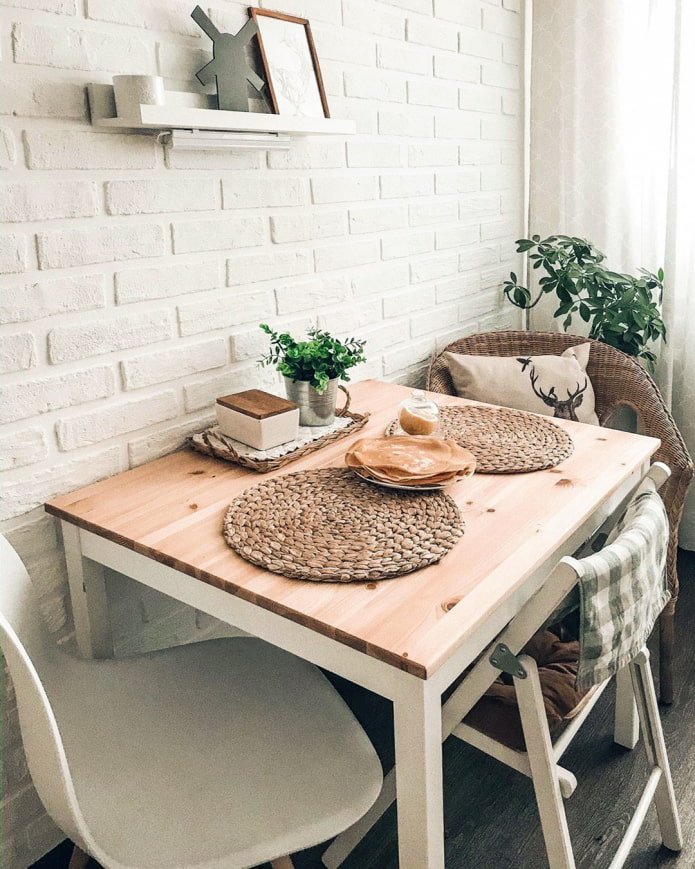 Inga à l'intérieur peint