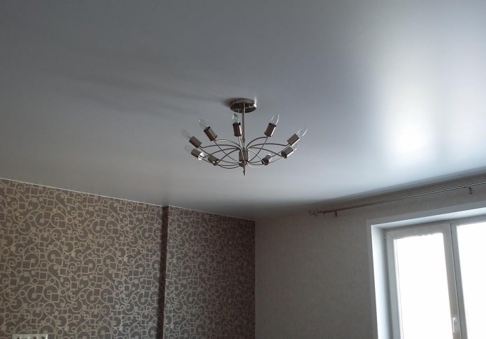Toile satinée dans la pièce
