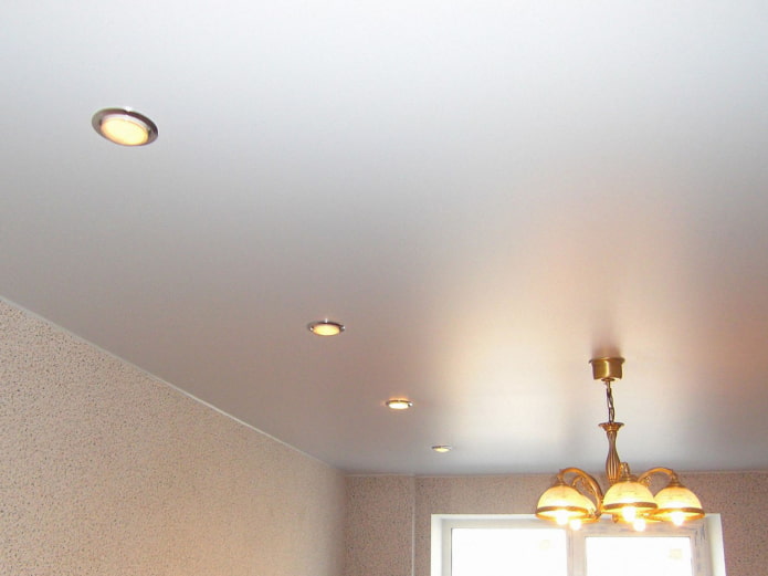 plafond tendu satiné blanc