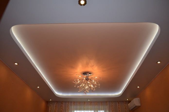 plafond tendu en satin avec rétroéclairage intérieur