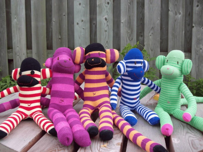 singes en chaussettes
