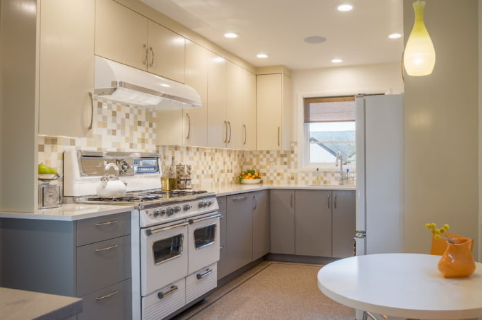 Intérieur de cuisine aux tons gris-beige