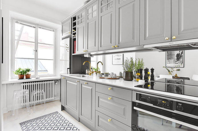 Intérieur de cuisine dans des tons gris clair