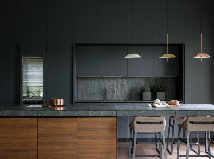 Intérieur de cuisine aux tons gris foncé
