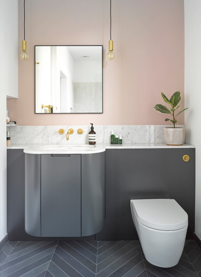 Intérieur de salle de bain aux tons gris et roses