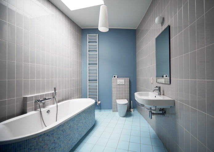 Intérieur de salle de bain dans les tons gris et bleu