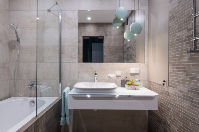 Conception d'une petite salle de bain dans des tons gris