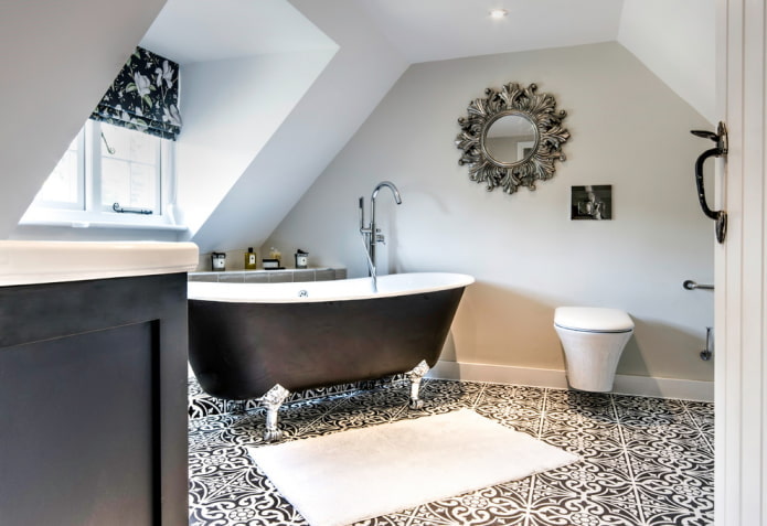 Salle de bain noire et grise
