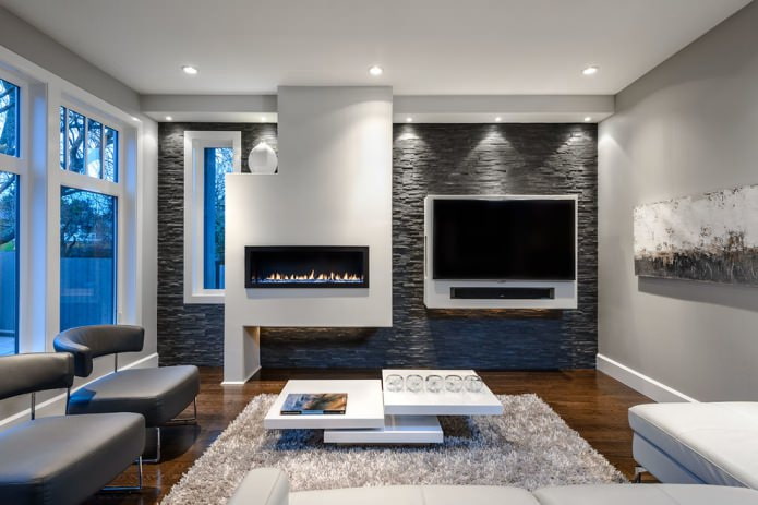 intérieur de salon avec un mur d'accent sombre en ardoise décorative