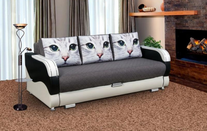canapé avec une photo de chat imprimée