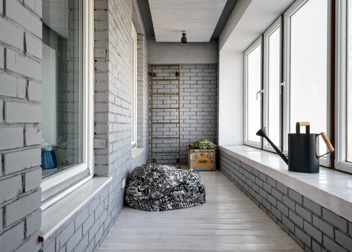 Intérieur de balcon dans les tons gris