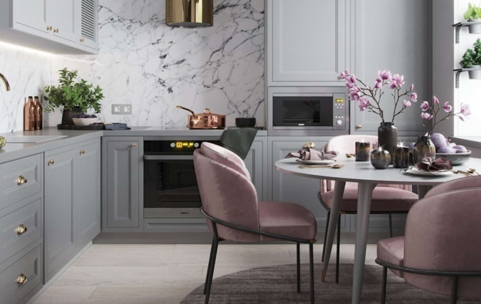 Décoration d'intérieur dans les tons roses et gris