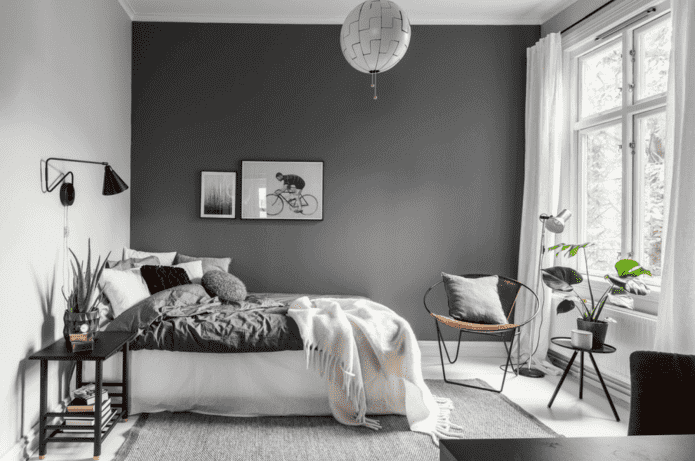 Décoration intérieure dans les tons gris et blancs