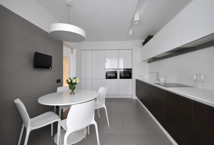 Décoration intérieure dans les tons gris et blancs