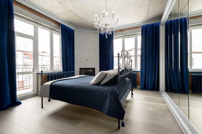 Décoration intérieure dans les tons gris et bleu