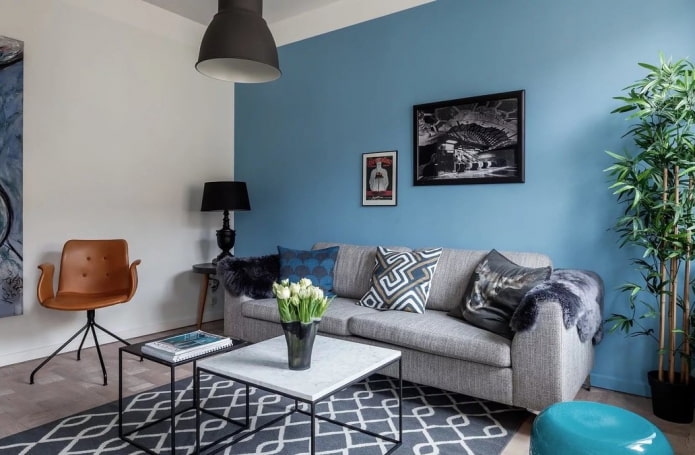 Décoration intérieure dans les tons gris et bleu