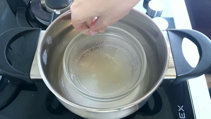 Gélatine au bain-marie