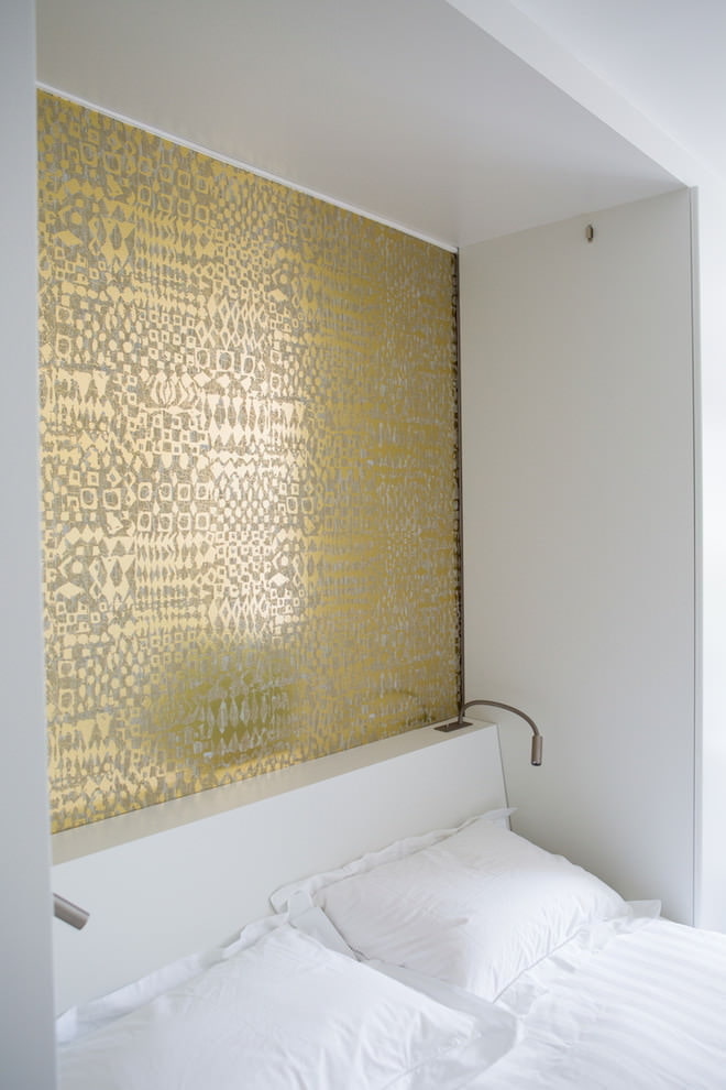Papier peint avec des fils d'or à l'intérieur