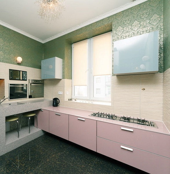Papier peint en soie verte dans la cuisine