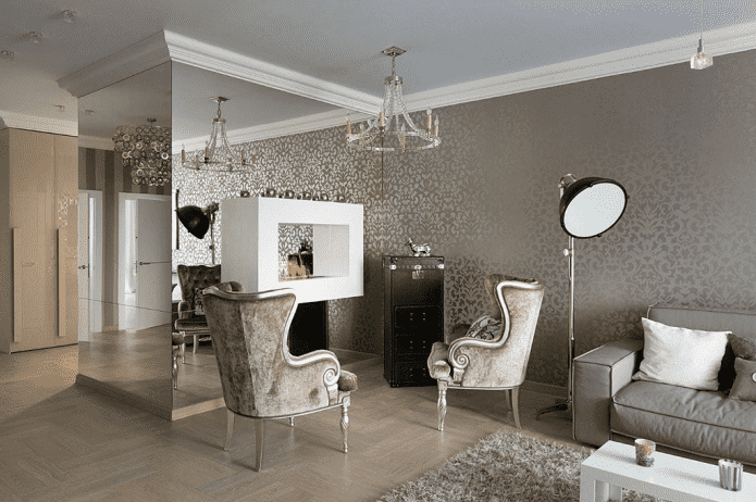 Papier peint en soie dans le salon