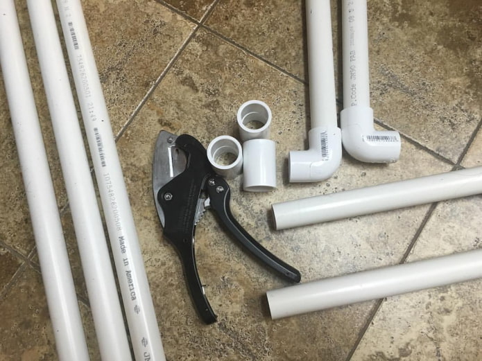 Tuyaux, coins et coupe-tubes
