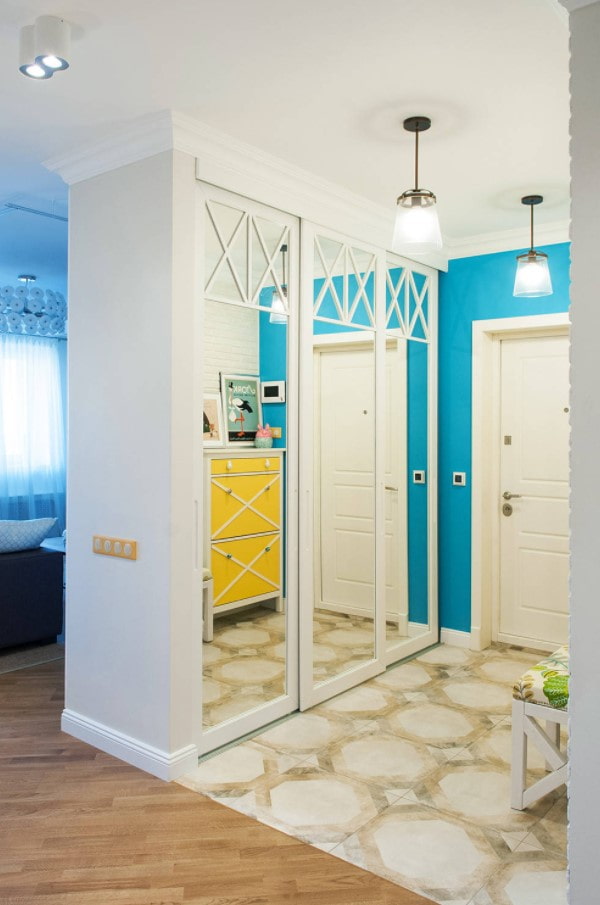 portes en miroir pour une armoire
