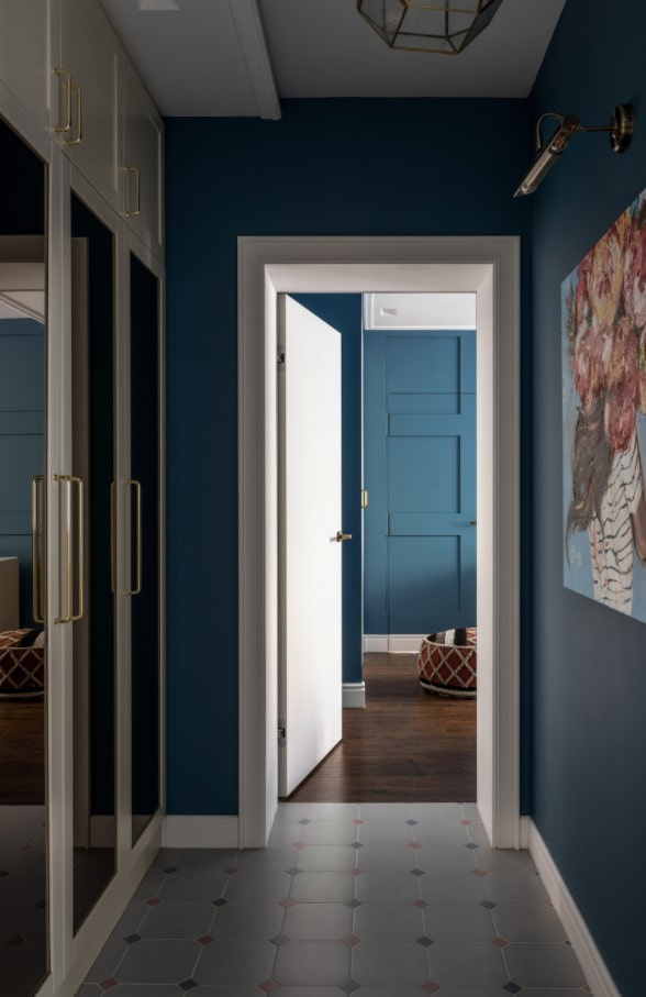 miroirs teintés sur une armoire