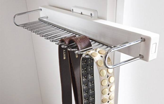 Remplissage intérieur de l'armoire