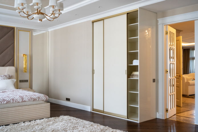 Armoire dans la chambre